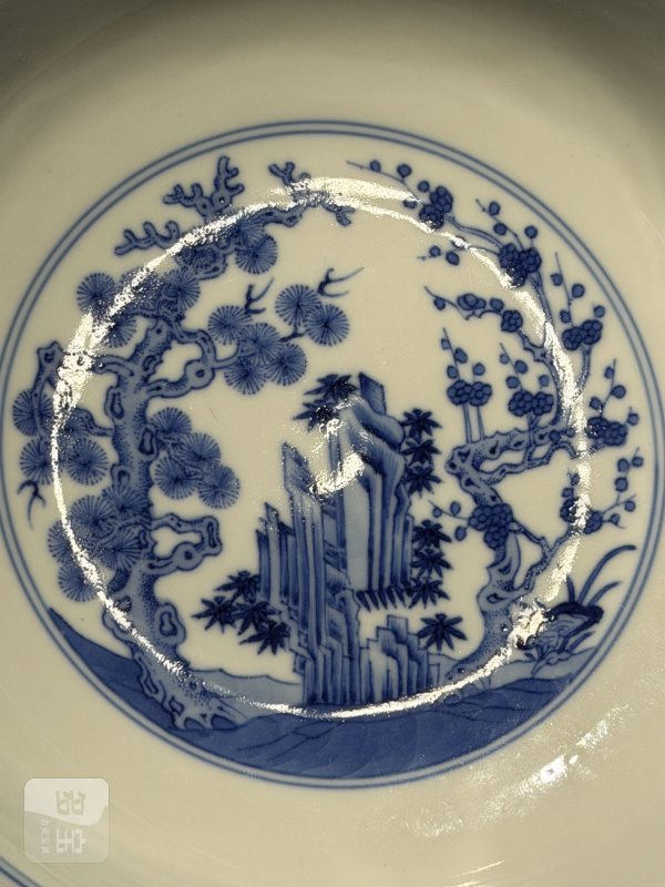 清乾隆 青花里松竹梅外宫苑婴戏图盘 - 图6
